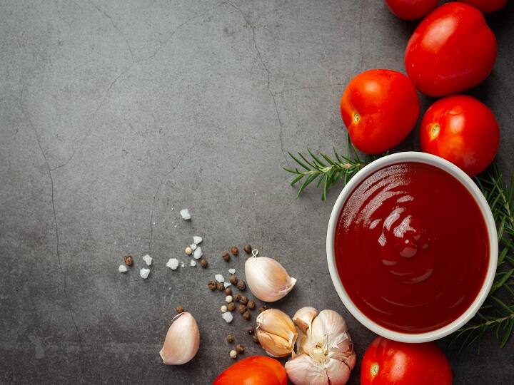 tomato ketchup side effects Eating ketchup can cause many health problems. Tomato Ketchup: केचअप के बिना खाने का दिल ही नहीं करता... यहां इसके नुकसान भी जान लें