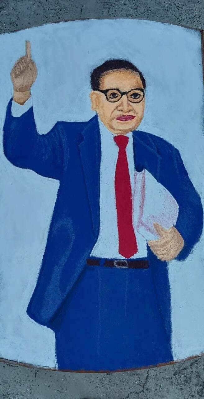 तब्बल पाच तास मेहनत घेत साकारली डॉ. बाबासाहेब आंबेडकर यांची रांगोळी. नांदगावच्या ममता आहेर या विद्यार्थिनीने जयंतीनिमित्त केले अनोखे अभिवादन