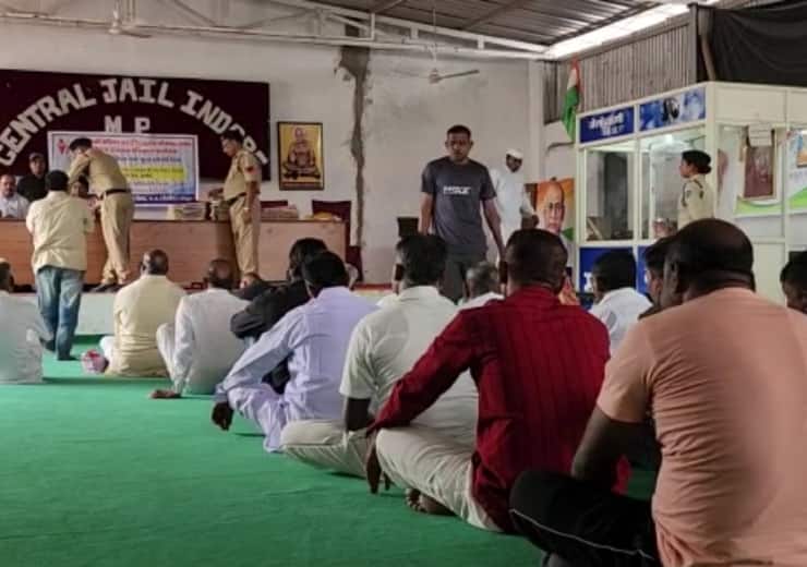 Indore Central Jail Ambedkar Jayanti 21 Prisoners Returned Happiness Received Special Gift ANN Indore: अंबेडकर जयंती पर लौटी खुशी, सेंट्रल जेल में 21 कैदियों को मिला ये विशेष उपहार