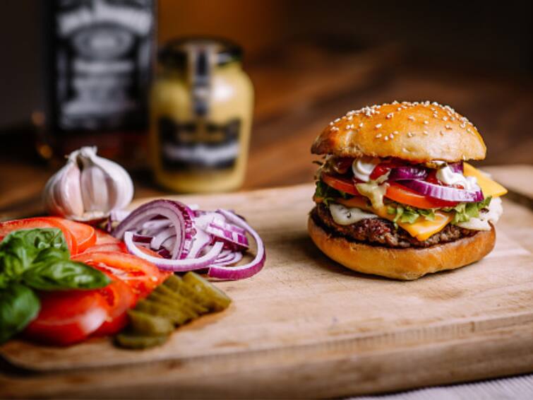 3 Quick And Easy Burger Recipes To Try At Home For Your Next Party