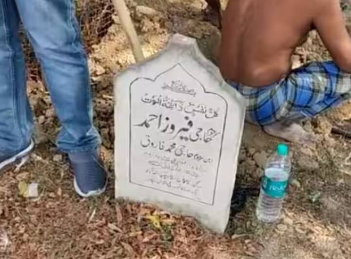 અસદ અહેમદને બંનેની કબર પાસે દફનાવવામાં આવશે. આજે સવારથી જ તેમની કબર ખોદવાનું કામ શરૂ થઈ ગયું હતું.