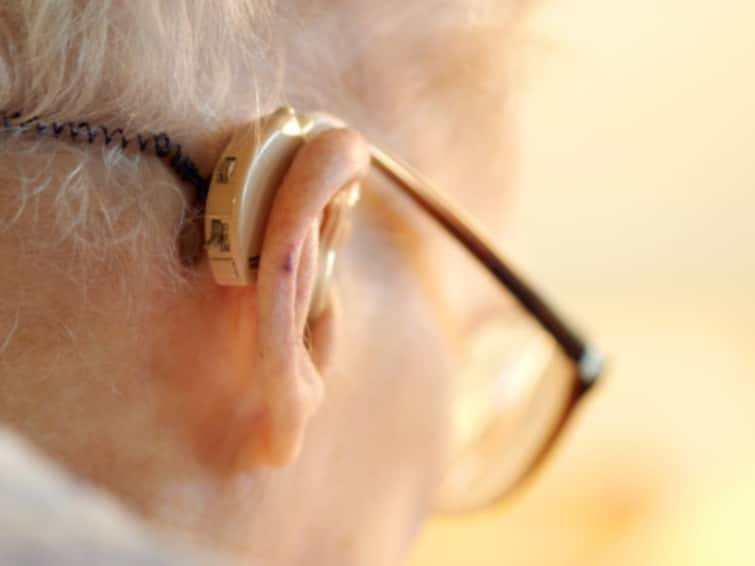 Use Of Hearing Aids By People With Hearing Loss May Reduce Dementia Risk: Study In Lancet