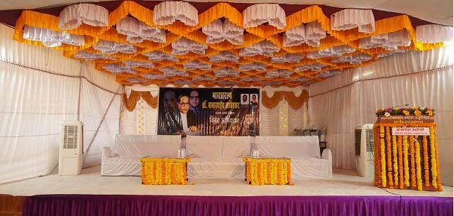 महामानव डॉ. बाबासाहेब आंबेडकर यांच्या मूळगावी म्हणजे आंबडवे गावात प्रथमच शासकीय जयंती साजरी करण्यात आली.