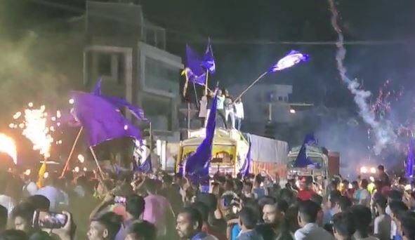 डॉ. आंबेडकर जयंतीनिमित्त मध्यरात्री ठिकठिकाणी मिरवणूक