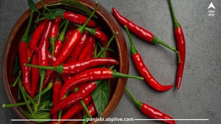 bhut-jolokia-chilli-is-the-hottest-chilli-in-the-world-14-04-2023 Red Chilli: ਦੁਨੀਆ ਦੀ ਇਸ ਤਿੱਖੀ ਮਿਰਚ ਨਾਲ ਔਰਤਾਂ ਖੁਦ ਨੂੰ ਕਰਦੀਆਂ ਨੇ ਸੁਰੱਖਿਅਤ, 'ਗਿਨੀਜ਼ ਬੁੱਕ ਆਫ ਵਰਲਡ' ਰਿਕਾਰਡ 'ਚ ਨਾਮ ਹੈ ਦਰਜ