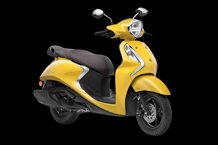 यामाहा फ़सिनो 125 माइल्ड-हाइब्रिड सिस्टम के साथ आता है. इसका 125cc का इंजन 8bhp की पॉवर और 10.3Nm का टार्क जेनरेट करता है. यह ब्लूटूथ के माध्यम से कनेक्टेड तकनीक से लैस है जो एसएमएस, ईमेल और कॉल अलर्ट की जानकारी देता है. इसकी एक्स शोरूम कीमत 78,600 रुपये से शुरू होकर 92,030 रुपये तक जाती है.