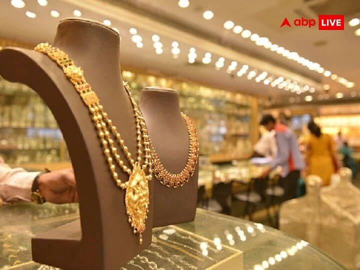 Gold Buying: અક્ષય તૃતીયાનો તહેવાર આ વર્ષે 22મી એપ્રિલે ઉજવવામાં આવશે. અક્ષય તૃતીયાના દિવસે સોનું ખરીદવાનું વિશેષ મહત્વ છે. જો તમે પણ આ દિવસે સોનું ખરીદતા હોવ તો કેટલીક બાબતોનું ધ્યાન રાખવું જરૂરી છે.