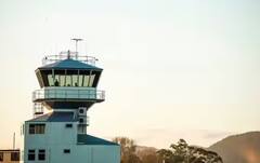 Train on Railway Track: ਇਸ ਏਅਰਪੋਰਟ ਤੋਂ ਫਲਾਈਟ ਨਾਲ ਲੰਘਦੀ ਹੈ ਇਹ ਰੇਲ! ਵੇਖੋ ਹੈਰਾਨ ਕਰਨ ਵਾਲੀਆਂ ਤਸਵੀਰਾਂ