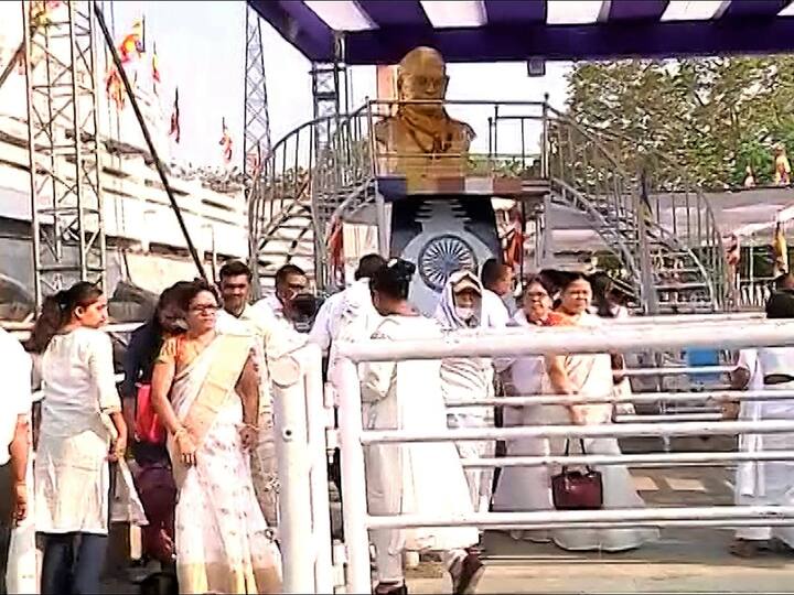 डॉ बाबासाहेब आंबेडकर यांच्या जयंतीनिमित्त नागपूरातील दीक्षाभूमीवर सकाळपासूनच बाबासाहेबांच्या अनुयायांची मोठी गर्दी पाहायला मिळत आहे.