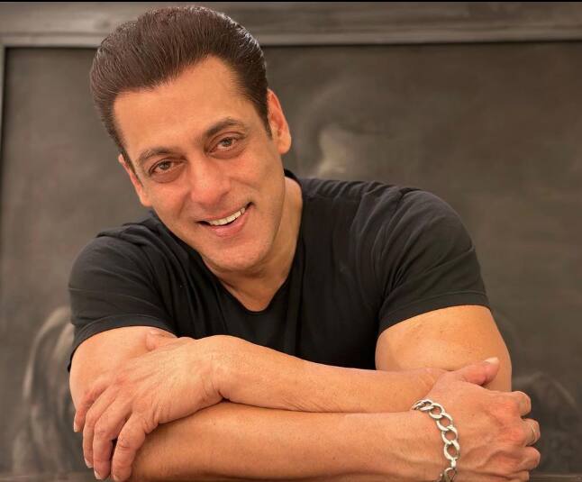 सलमान खान  (Salman Khan) बॉलिवूडमधील फिटनेस फ्रीक अभिनेत्यांपैकी एक आहे.