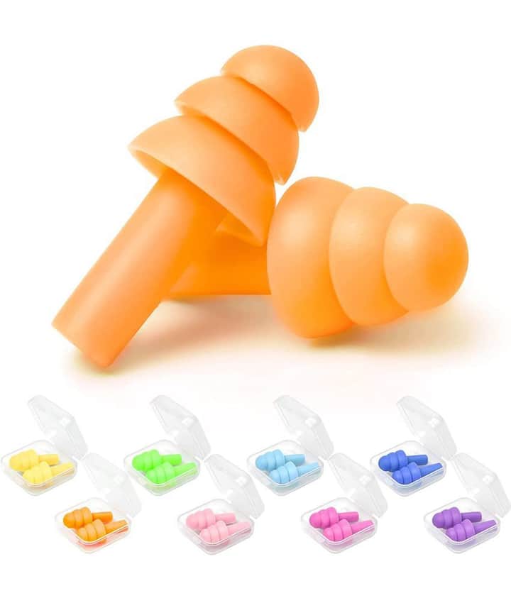 ईयरप्लग शोर को रोकने में काम आ सकते हैं. बाजार में कई तरह के ईयरप्लग अवेलेबल हैं, जो खासतौर पर सोने के लिए डिजाइन किए जाते हैं. ये इयरप्लग आपके एयर कंडीशनर के शोर को कम कर सकते हैं और आपको सोने में मदद कर सकते हैं.