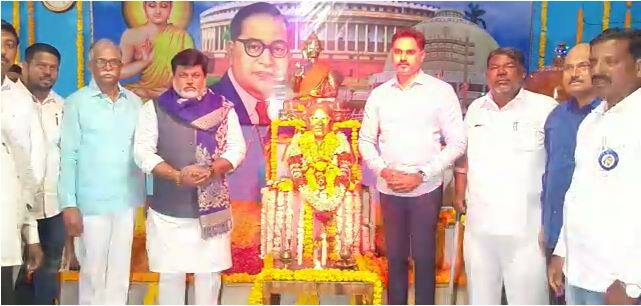रत्नागिरी जिल्ह्याचे पालकमंत्री उदय सामंत यांच्या उपस्थितीत आंबेडकर जयंती साजरी झाली.