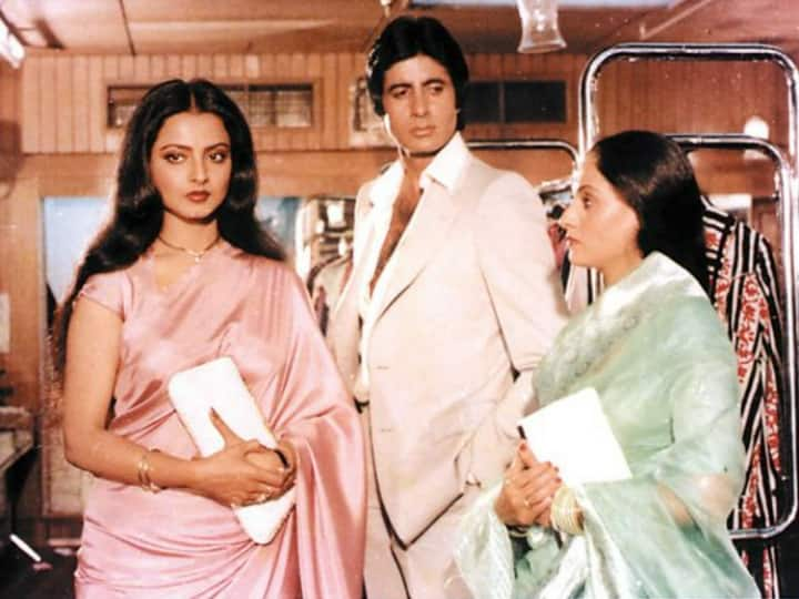 Rekha Love Life: बॉलीवुड में जब भी लव स्टोरी की बात की जाती है तो रेखा औऱ अमिताभ बच्चन की कहानी का जिक्र जरूर होता है. आज हम आपको इस कपल की अधूरी कहानी से रूबरू करवाने जा रहे हैं.