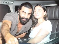 In Pics: शादी की पहली एनिवर्सरी पर 'कृष्णा' का काम देखने पहुंचे Ranbir Alia, देखिए कपल की क्यूट तस्वीरें