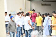 Mukesh Chhabra Mother Died: मुकेश छाबड़ा की मां की निकली अंतिम यात्रा, कई सेलेब्स देने पहुंचे श्रद्धांजलि