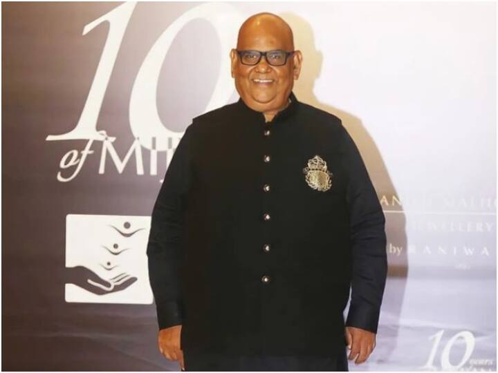 Satish Kaushik 67 birth anniversary was celebrated in Mumbai Anupam Kher Anil Kapoor Javed Akhtar And many celebs Attended event अनिल कपूर ने किया डांस तो उदित ने गाया 'तेरे नाम...' Satish Kaushik की बर्थ एनिवर्सरी कुछ इस अंदाज में की गई सेलिब्रेट
