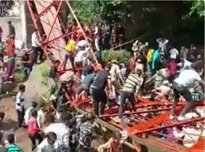 footbridge collapsed during the baisakhi celebration at beni sangam in jammu kahmir ਵਿਸਾਖੀ ਮੇਲੇ ਦੌਰਾਨ ਵੱਡਾ ਹਾਦਸਾ, ਫੁੱਟਬ੍ਰਿਜ ਡਿੱਗਣ ਨਾਲ ਕਈ ਲੋਕ ਜ਼ਖ਼ਮੀ, ਵੇਖੋ ਵੀਡੀਓ