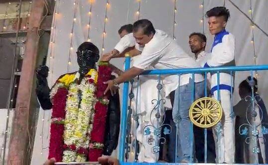 राज्याच्या विविध भागात डॉ. बाबासाहेब आंबेडकरांना अभिवादन करण्यात येत आहे.