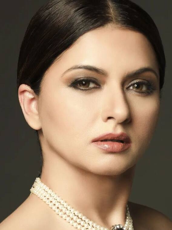 54 की उम्र में भी जवां लगती हैं भाग्यश्री, ये हैं उनकी खूबसूरत त्वचा का राज