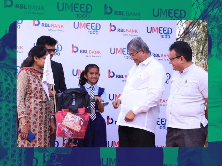 in presence of minister chandrakant patil  distribution of bicycles and school kits to 101 needy girl students in the kolhpaur Chandrakant Patil : अमित शाह मुंबई दौऱ्यावर अन् चंद्रकांतदादा कोल्हापुरात शालेय मुलींच्या किट वाटपात रमले! 101 गरजू विद्यार्थिनींना सायकल आणि स्कूल किटचे वाटप