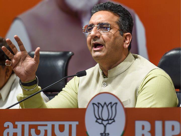 BJP leader gaurav bhatia remark on arvind kejriwal over cbi summon against delhi liquor scam Delhi Liquor Scam: 'जैसे-जैसे जुड़ रही कड़ी, केजरीवाल के पास आ रही हथकड़ी', बीजेपी ने कहा- डर से कांपने लगे...