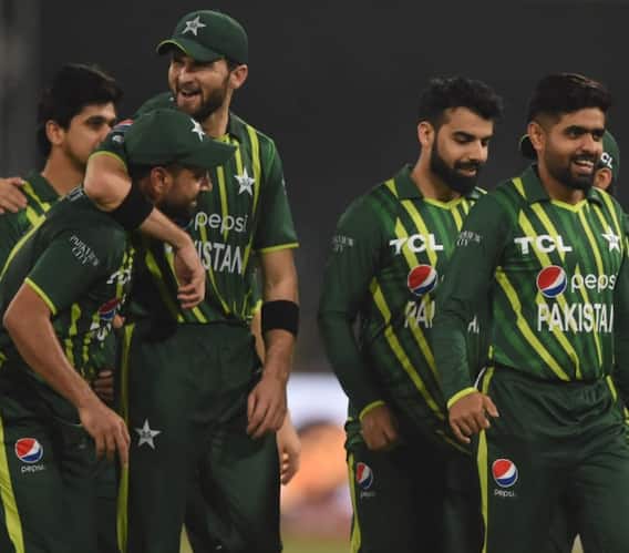 PAK vs NZ : न्यूजीलंडने फक्त 6 धावांमध्ये गमावले 5 विकेट, पाकिस्तानचा पहिल्या टी20 सामन्यात विजय