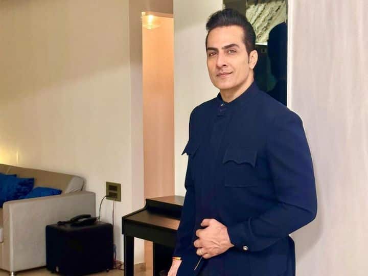 सुंधाशु नॉनवेज खाना छोड़ चुके हैं. वो पिछले 15 वर्षों से वीगन फूड डाइट ले रहे हैं. उन्होंने बताया कि वो खुद को एक्टिव और हेल्दी रखने के लिए सुबह 6 बजे ही जग जाते हैं.