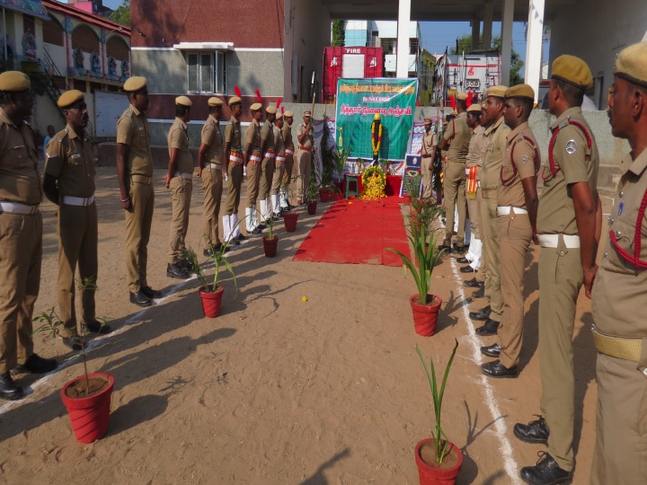 மும்பையில் கப்பல் விபத்து பணியின்போது உயிரிழந்த வீரர்கள் - நாகையில் தீயணைப்பு வீரர்கள் அஞ்சலி