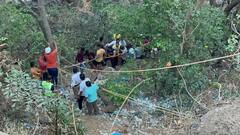 Accident : जुन्या पुणे-मुंबई महामार्गावर खासगी बस दरीत कोसळली, 12 ते 13 जणांचा मृत्यू