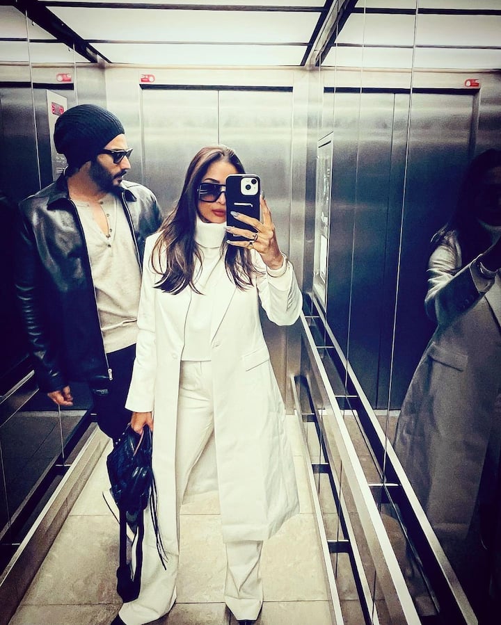 A mirror selfie shot from a lift