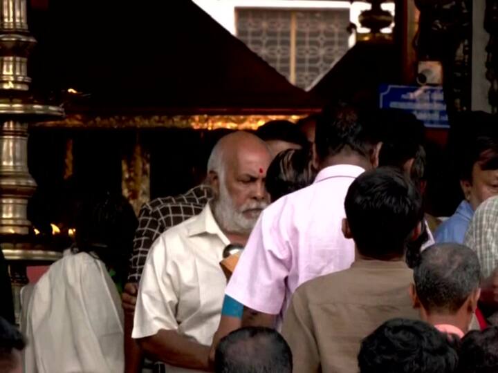 Elders donating money to kids and others is a 'Vishu Kaineettam' tradition. The celebrations also include a lavish lunch featuring traditional Keralan delicacies, or vishu sadhya. Additionally, Vishu, also promotes the value of rejuvenation and introspection, which involve evaluating one's life and, if required, making changes for the better. (Image Source: ANI)