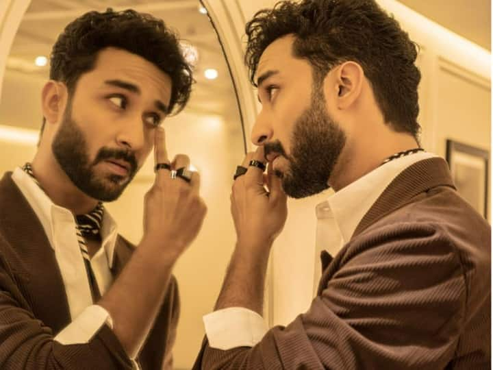 Raghav Juyal Got A Second Chance From Mithun Chakraborty Here is A Journey of a Common Man To A Star Of Kisi Ka Bhai Kisi Ki Jaan Actor जब मिथुन चक्रवर्ती की वजह से Raghav Juyal को मिला था दूसरा मौका, जानिए KKBKKJ एक्टर का कॉमन मैन से स्टार बनने तक का सफर