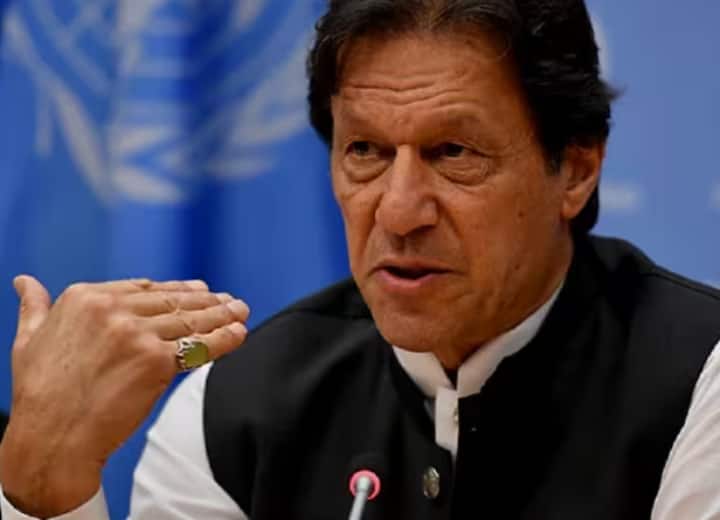 Pakistan: इमरान खान ने बताया पाकिस्तान की राजनीति में सबसे शक्तिशाली व्यक्ति कौन ?