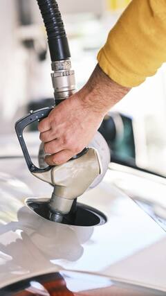 सऊदी अरब सहित 23 देश घटाएंगे कच्चे तेल का उत्पादन; भारत में पेट्रोल-डीजल कितना महंगा हो सकता है