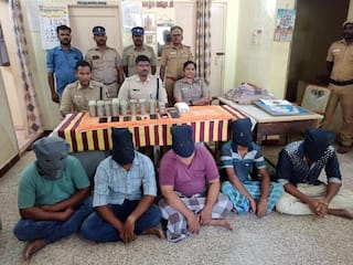காரில் சென்ற தம்பதியிடம் ரூ.50 லட்சம் வழிப்பறி  வழக்கு;  5 பேர் கைது, பணம் பறிமுதல்
