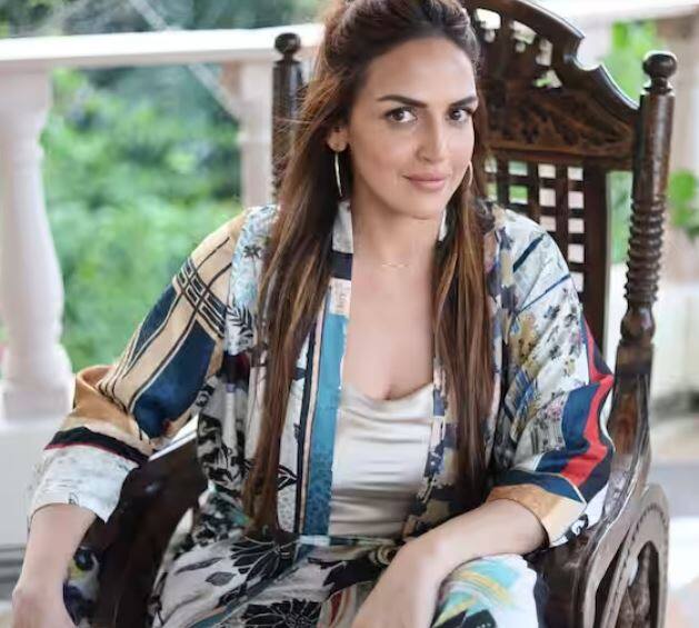 ਇਸ ਦੌਰਾਨ ਰਿਕਸ਼ਾ ਅਤੇ ਟਰੇਨ 'ਚ ਸਫਰ ਕਰਨ ਬਾਰੇ ਗੱਲ ਕਰਦੇ ਹੋਏ ਈਸ਼ਾ ਨੇ ਕਿਹਾ, ''ਜਦੋਂ ਮੈਂ ਸਕੂਲ 'ਚ ਸੀ ਤਾਂ ਮੈਂ ਕਈ ਗੇਮਾਂ ਖੇਡਦੀ ਸੀ। ਜਿਸ ਲਈ ਮੈਨੂੰ ਵੱਖ-ਵੱਖ ਥਾਵਾਂ 'ਤੇ ਜਾਣਾ ਪੈਂਦਾ ਸੀ। ਇਸੇ ਲਈ ਮੈਂ ਕਈ ਵਾਰ ਰੇਲ ਅਤੇ ਰਿਕਸ਼ਾ ਰਾਹੀਂ ਸਫ਼ਰ ਕੀਤਾ ਹੈ।