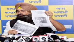 ਚੰਨੀ 'ਤੇ ਕੰਗ ਦਾ ਸ਼ਬਦੀ ਹਮਲਾ: ਇਨ੍ਹਾਂ ਲੋਕਾਂ ਨੇ ਗਰੀਬਾਂ ਦੀਆਂ ਵੋਟਾਂ ਲਈਆਂ,ਪਰ ਬਦਲੇ 'ਚ ਉਨ੍ਹਾਂ ਲਈ ਕੁਝ ਨਹੀਂ ਕੀਤਾ, ਸਗੋਂ ਆਪਣੇ ਮਹਿਲ ਬਣਾਏ