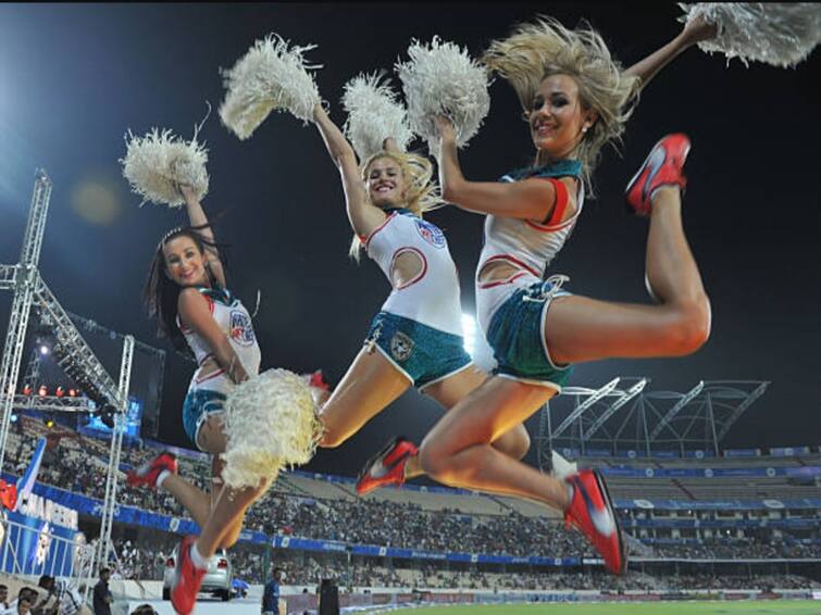 IPL Cheerleaders Cheerleaders cheering on IPL matches Do you know how much they get paid IPL Cheerleaders: ரசிகர்களை கவரும் சியர்லீடர்ஸின் சம்பளம் எவ்வளவு தெரியுமா..? ஒவ்வொரு அணியும் எவ்வளவு தர்றாங்க..?