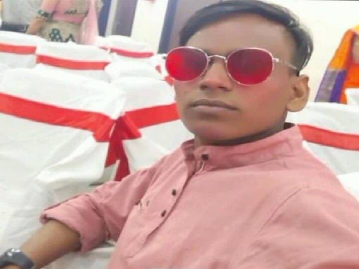 18 year old youth hanged himself in his house at Prabhadevi N M Joshi Marg Police lodge abetment to suicide case a week after suicide two arrested Mumbai Crime : प्रभादेवीत 18 वर्षीय तरुणाची आत्महत्या, पोलिसांनी आठवडाभराने गुन्हा दाखल करुन दोघांना बेड्या ठोकल्या
