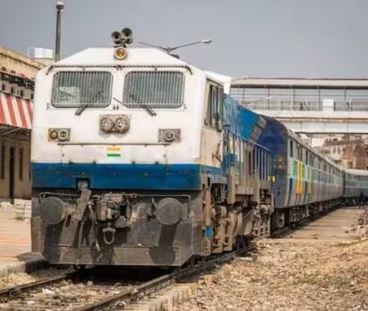 Indian Railways IRCTC: ਭਾਰਤੀ ਰੇਲਵੇ ਯਾਤਰੀਆਂ ਨੂੰ ਸੁਵਿਧਾਜਨਕ ਯਾਤਰਾ ਪ੍ਰਦਾਨ ਕਰਦਾ ਹੈ, ਜਿਸ ਕਾਰਨ ਵੱਡੀ ਗਿਣਤੀ ਵਿੱਚ ਯਾਤਰੀ ਰੇਲਵੇ ਦੁਆਰਾ ਸਫ਼ਰ ਕਰਦੇ ਹਨ। ਅਜਿਹੇ ਚ ਕਨਫਰਮ ਟਿਕਟਾਂ ਮਿਲਣ ਦੀ ਸਮੱਸਿਆ ਅਕਸਰ ਬਣੀ ਰਹਿੰਦੀ ਹੈ।