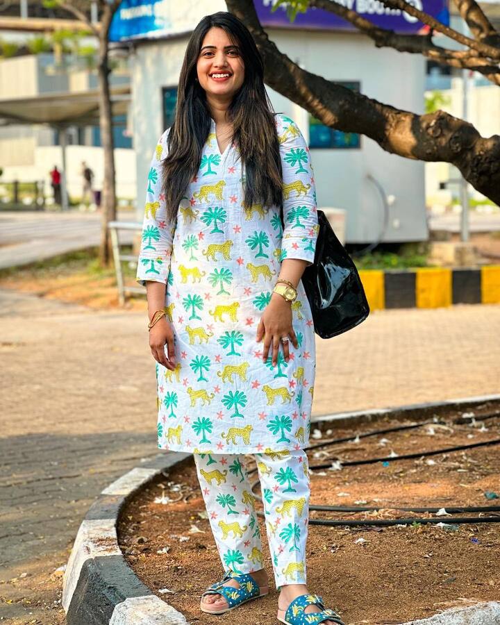 స్రవంతి చొక్కారపు అందమైన ఫోటోలు