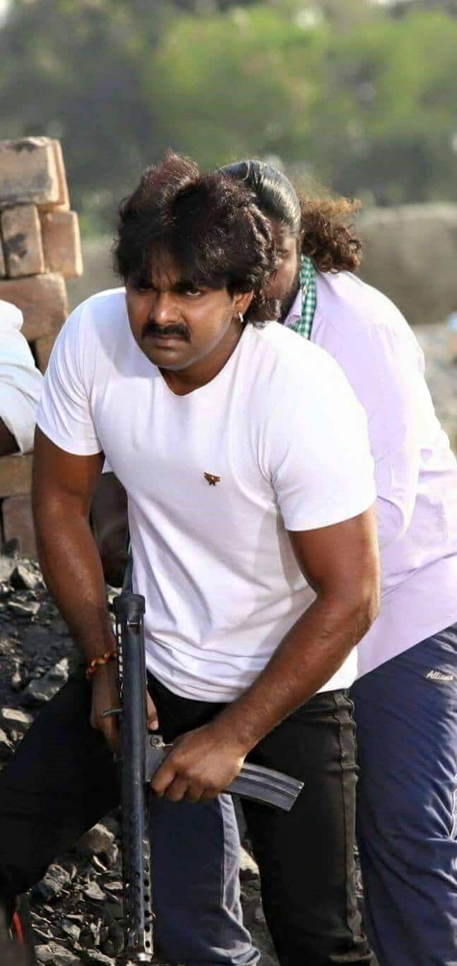 पवन सिंह के चाहने वाले उनकी उम्र के हर पड़ाव में उनके साथ जुड़े रहे हैं. ऐसे में पतले दुबले दिखने वाले पवन सिंह ने अपनी फिजीक पर खूब मेहनत की है.