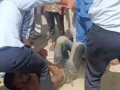 ਹੱਥ ਪੈਰ ਬੰਨ੍ਹ ਕੇ ਨੌਜਵਾਨ ਦੀ ਕੀਤੀ ਕੁੱਟਮਾਰ, ਗੈਸ ਸਿਲੰਡਰਾਂ ਨਾਲ ਭਰਿਆ ਟੈਂਪੂ ਲੈ ਕੇ ਭੱਜਣ ਦਾ ਦੋਸ਼, ਵੇਖੋ ਤਸਵੀਰਾਂ