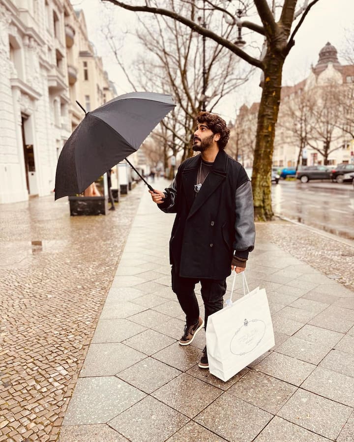 Looks like some of these candid shots were taken by Malaika