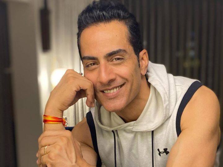 जिम वर्कआउट करने के अलावा सुंधाशु खुद को फिट रखने के लिए अध्यात्म और प्राणायाम का भी सहारा लेते हैं. उन्होंने बताया कि वो सप्ताह में 6 दिन ही जिम करते हैं और एक दिन बॉडी को पूरा आराम देते हैं.