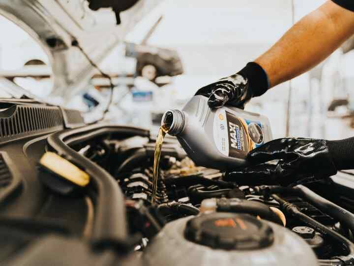 Bike Tips Know your bike engine oil change time by using some easy steps Bike Tips: कब करना है बाइक का इंजन ऑयल चेंज, इन चार तरीकों से लगाएं पता