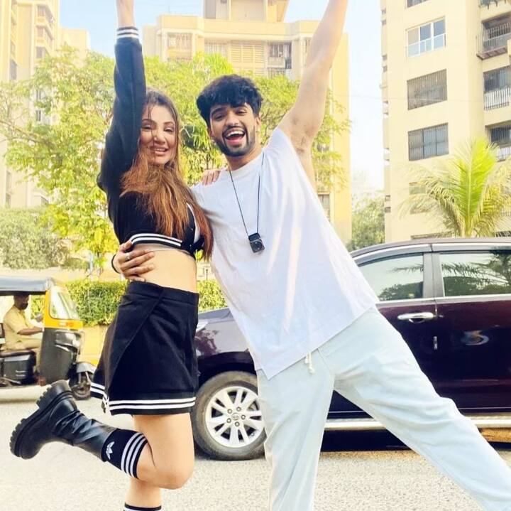जीशान खान ने लेटेस्ट पोस्ट के जरिए खुलासा किया है कि वह और रेहाना एक-दूसरे को स्पेस देना चाहते हैं. इसलिए अभी वे अलग हो गए हैं.