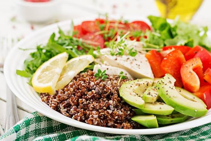 Summer salad that can help weight loose and will remain fresh throughout the day Summer Salad: गर्मियों में रोजाना सलाद में शामिल करें ये चीजें, वजन भी घटेगा और पूरे दिन रहेंगे तरोताजा
