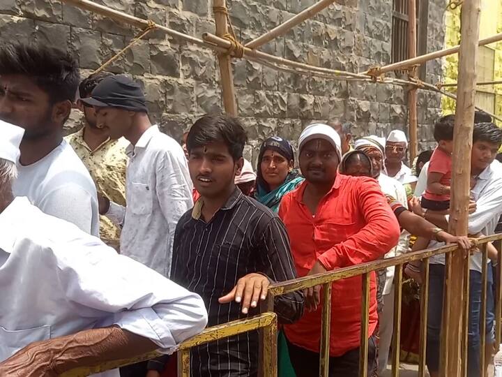 यामुळे शहरातील सर्व हॉटेल्स लॉज, धर्मशाळेत पाय ठेवायला जागा नाही.