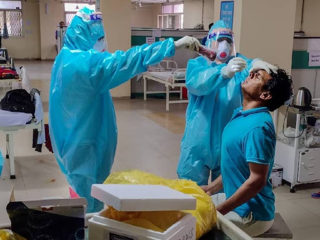 India Corona Spike: மே மாதம் 50,000 பேருக்கு கொரோனா தொற்று பாதிப்பு இருக்கும்.. ஐஐடி கணிப்பு.. As the corona infection is increasing across the country, IIT Kanpur Professor Dr. Manindra Aggarwal has predicted that the corona infection will reach its peak in the second week of May. India Corona Spike: மே மாதம் 50,000 பேருக்கு கொரோனா தொற்று பாதிப்பு இருக்கும்.. ஐஐடி கணிப்பு..